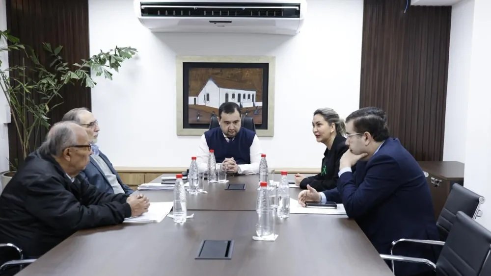 Pracovníci a zamestnávatelia si pri rokovaniach o minimálnej mzde udržiavajú protichodné pozície