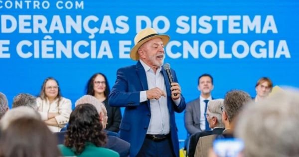 Lula hovorí, že Paraguaj sa „rozhodol napadnúť“ Brazíliu a Kongres ho obviňuje z prekrúcania histórie